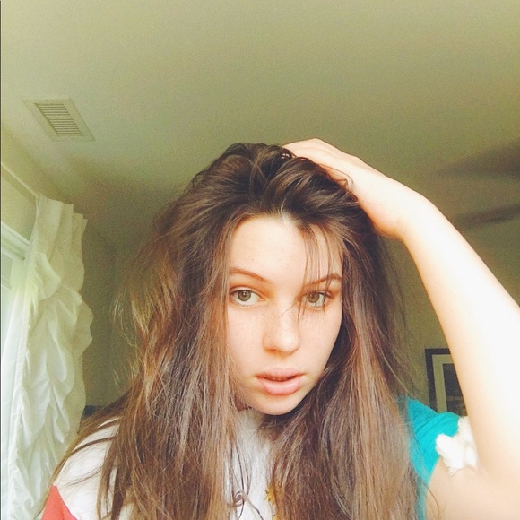 Profile Picture of Cate Cosgrave (@catecsgrve) on Poshmark