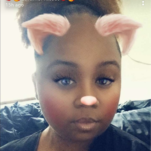 Profile Picture of Candice Nicholson (@caramelkisses9) on Poshmark