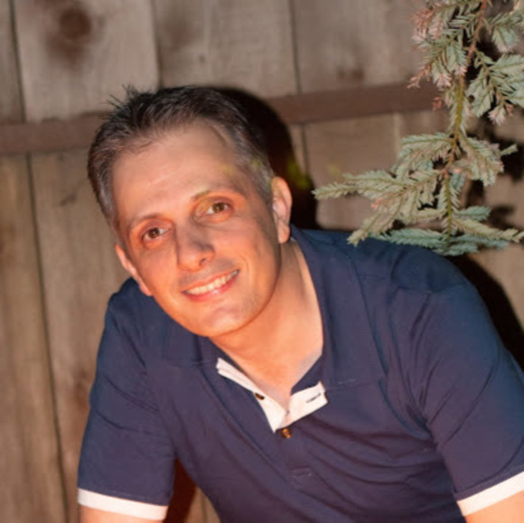 Profile Picture of Shervin Davod (@shervindavod) on Poshmark