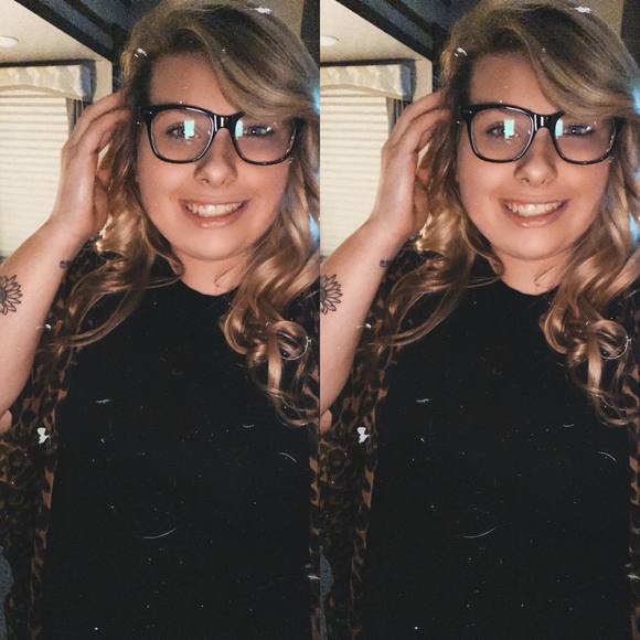 Profile Picture of Carly Downs (@carlydowns5) on Poshmark