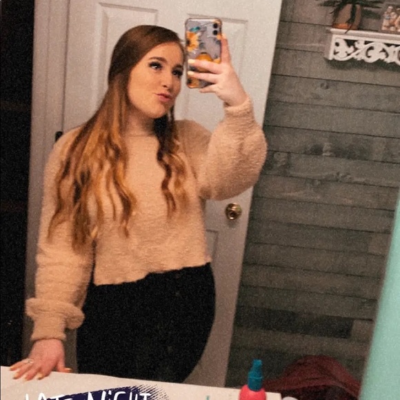 Profile Picture of Kristyn Fyffe (@kristynfyffe) on Poshmark