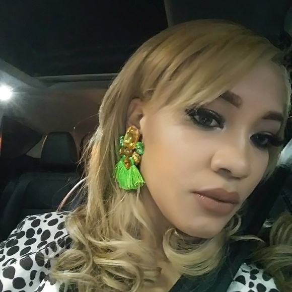 Profile Picture of Paula Arnold (@carolina10zoe) on Poshmark