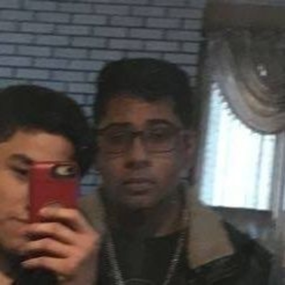 Profile Picture of Tanuj Mullick (@tanujmullick) on Poshmark