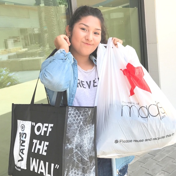 Profile Picture of Daniela Benavides (@daniee313) on Poshmark