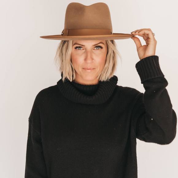 Profile Picture of Kari Keating (@mamakeats) on Poshmark