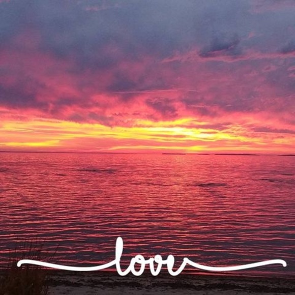 Profile Picture of Pat Drew (@ronpatdrew) on Poshmark