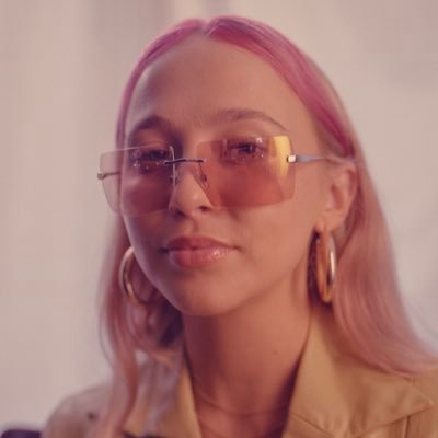 Profile Picture of Glowe (@georgialowe__) on Twitter