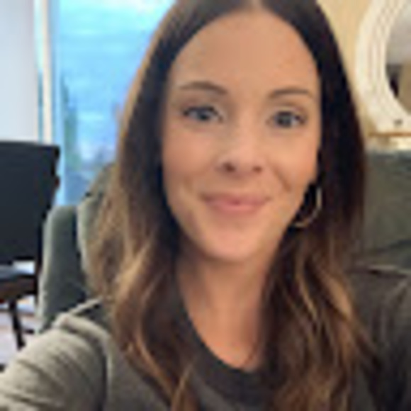 Profile Picture of Leah Funke (@leahfunke20) on Poshmark