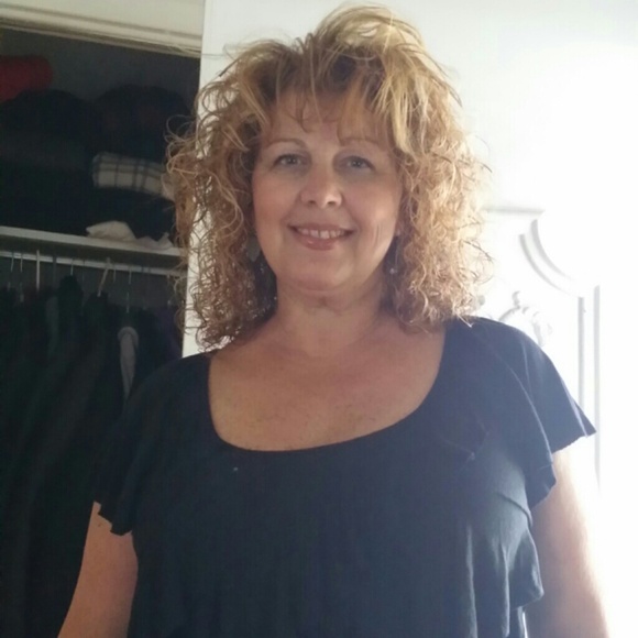 Profile Picture of Cathi Lazarczyk (@cdlaz123) on Poshmark