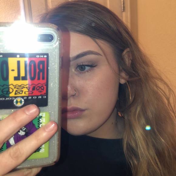 Profile Picture of Meredith Shepard (@xomeredithhox) on Poshmark
