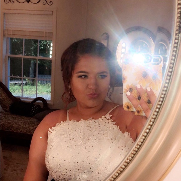 Profile Picture of Kylee Elkins (@kyleeb35) on Poshmark