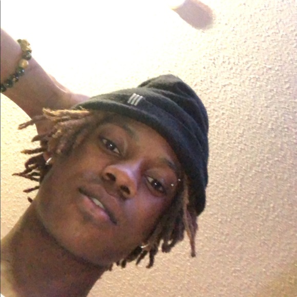 Profile Picture of Tommy Daniels (@nielonyce) on Poshmark