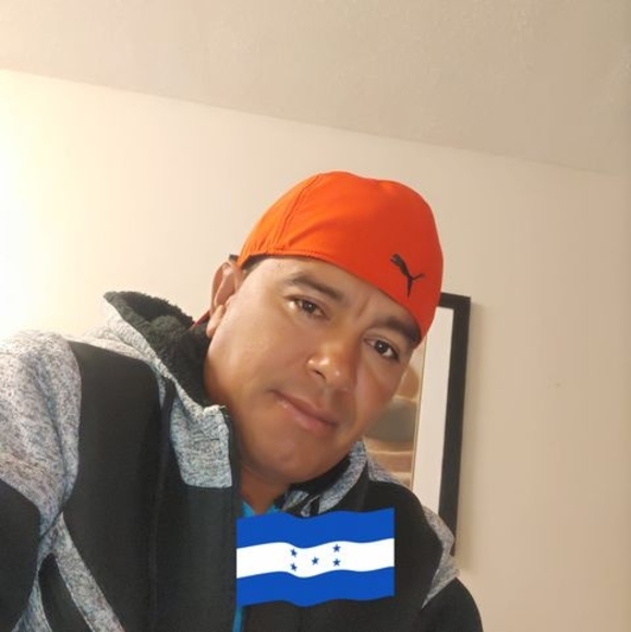 Profile Picture of Castellanos Zantos (@selvinc603) on Poshmark