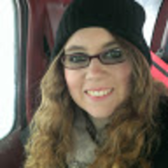 Profile Picture of Debra Gibeson (@debrie89) on Poshmark