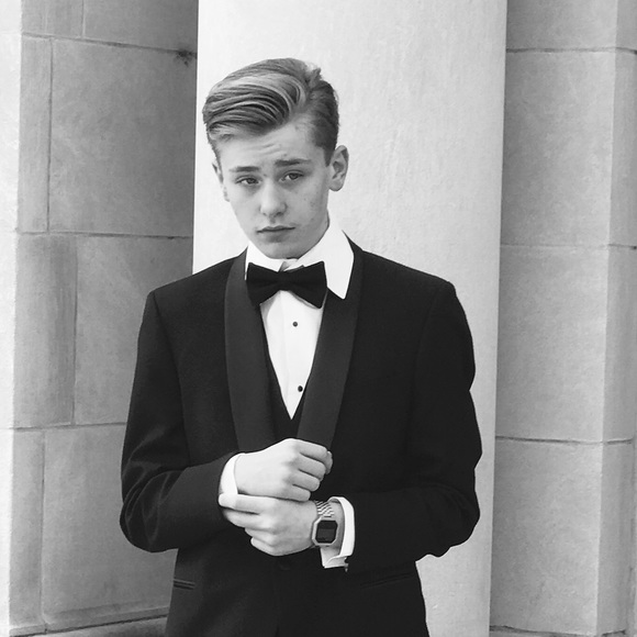 Profile Picture of Tyler Potter (@tylertreyball03) on Poshmark