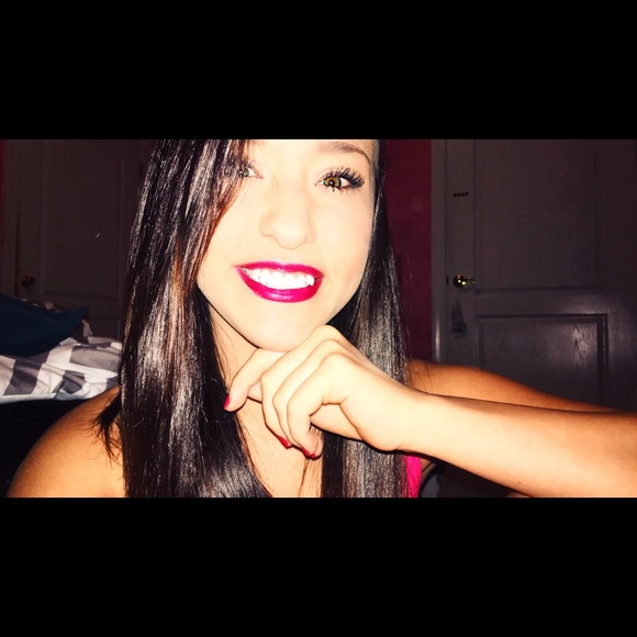 Profile Picture of Alyssa Karrh (@alyssakarrh_) on Poshmark