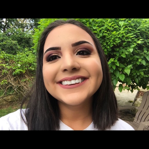 Profile Picture of Paula Diaz (@pisdiaz) on Poshmark