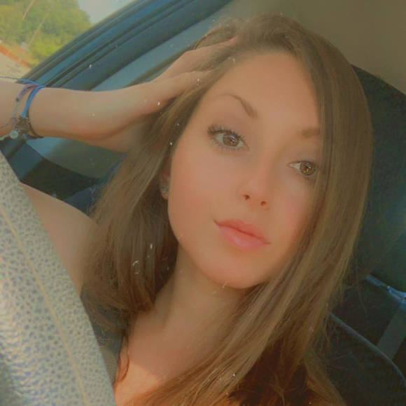 Profile Picture of Lexy Mazurek (@lexymazurek) on Poshmark