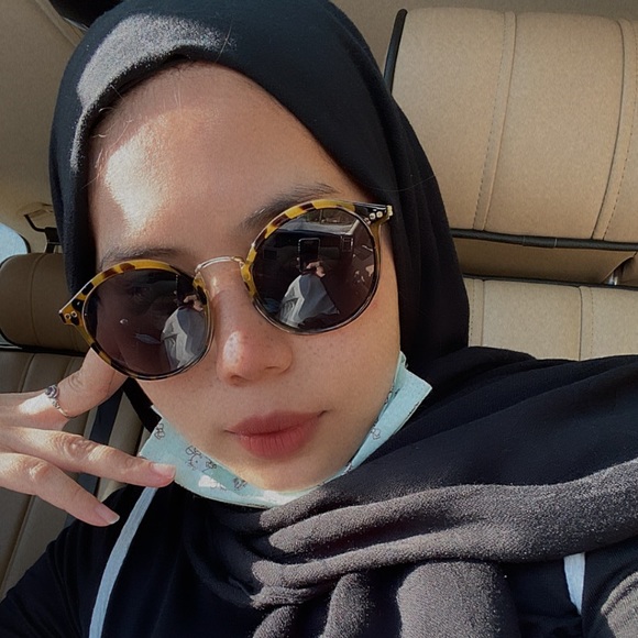 Profile Picture of Annisa Muttalib (@annisamuttalib) on Poshmark