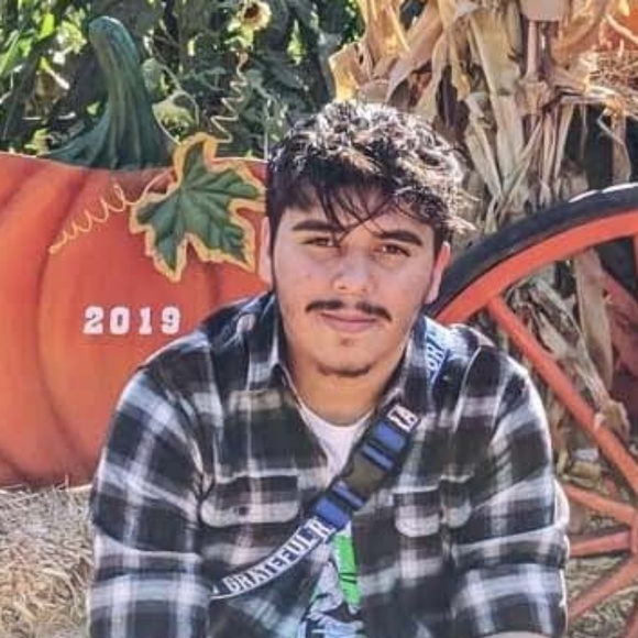 Profile Picture of David Tolano (@royal_t13) on Poshmark