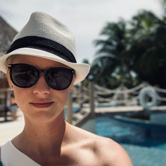 Profile Picture of Megan Emhoff (@meganemhoff) on Poshmark