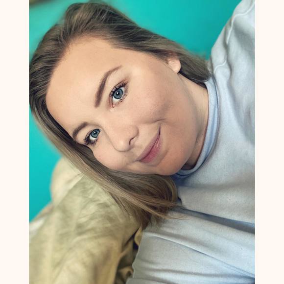Profile Picture of Kayleen Larson (@kaaaaayleen) on Poshmark