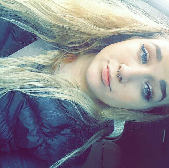 Profile Picture of Alison Widing (@awiding) on Poshmark