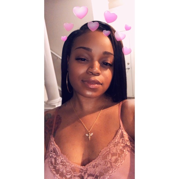 Profile Picture of Dynika Kincy (@dynikaa) on Poshmark