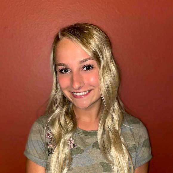 Profile Picture of Bailey Breininger (@baileybrein) on Poshmark