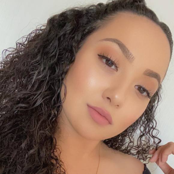 Profile Picture of Dominique Stevenson (@domistevensonn) on Poshmark