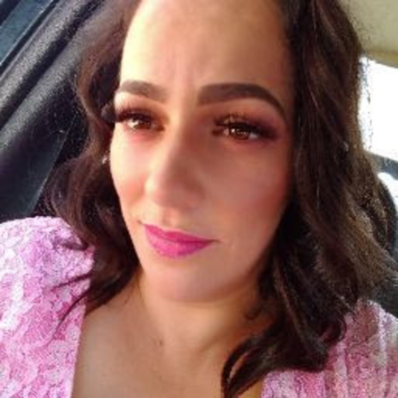 Profile Picture of Edneia Estevam (@edneiaestevam) on Poshmark
