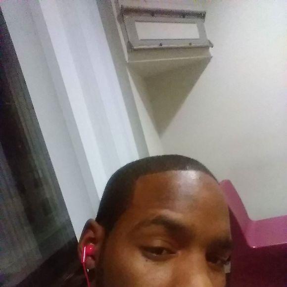 Profile Picture of Deveron Side (@deveronside) on Poshmark