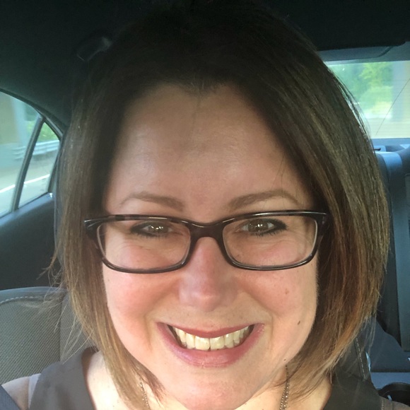 Profile Picture of Lori Tschirhart (@loriwest32) on Poshmark
