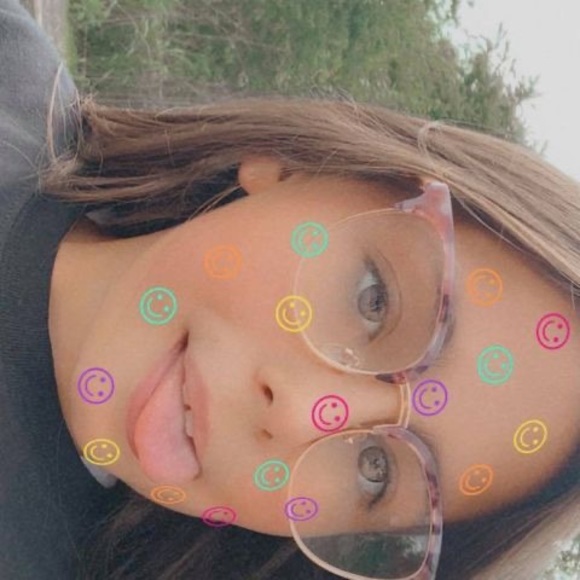 Profile Picture of Kylee Alford (@kylee_alford) on Poshmark