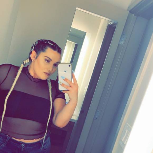 Profile Picture of Amanda Abbott (@amandaaaaplz) on Poshmark