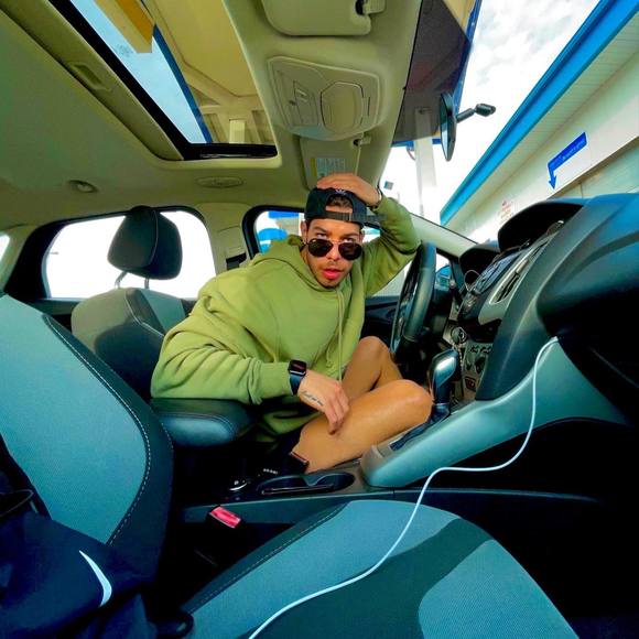 Profile Picture of Thomas Uribe (@thomasuribee) on Poshmark