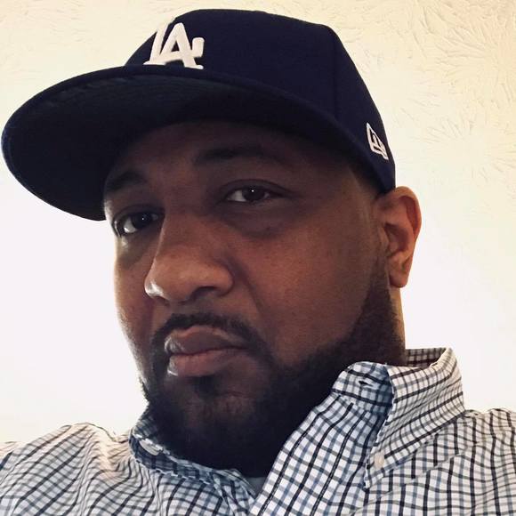 Profile Picture of Antwon Thompkins (@antwonthompkins) on Poshmark