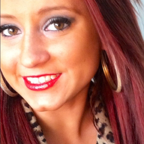Profile Picture of Paige Belcher (@paigeleeannbel) on Poshmark