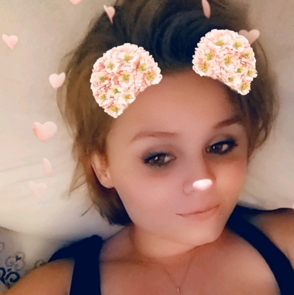 Profile Picture of Jess Schoenbeck (@willnjess0712) on Poshmark