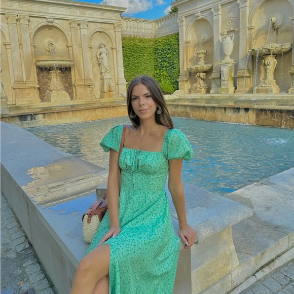 Profile Picture of Hayley Hardenbergh (@hhardenbergh) on Poshmark