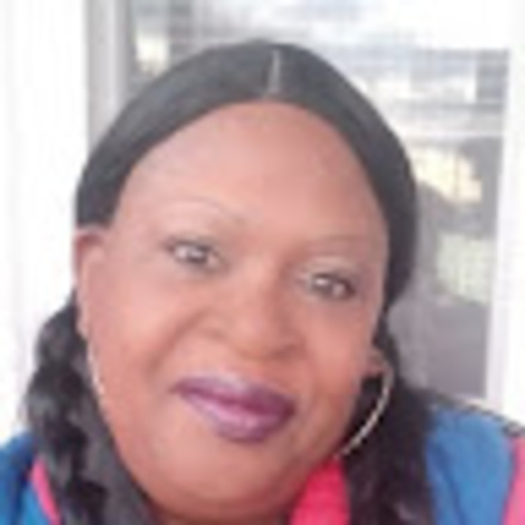 Profile Picture of Jane James (@janejames306) on Poshmark