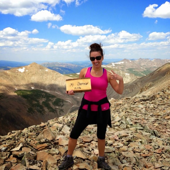 Profile Picture of Andrea Silveira (@sweets2680) on Poshmark