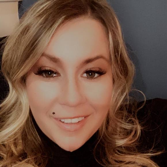 Profile Picture of Brandy Hodges (@beah1027) on Poshmark