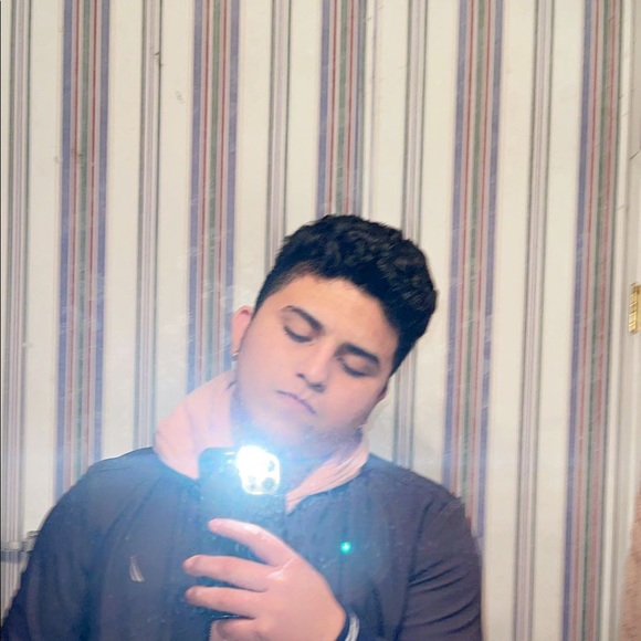 Profile Picture of Nathan Leal (@nathan_leal) on Poshmark