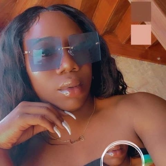 Profile Picture of Tanya Key (@tanyakey689) on Poshmark