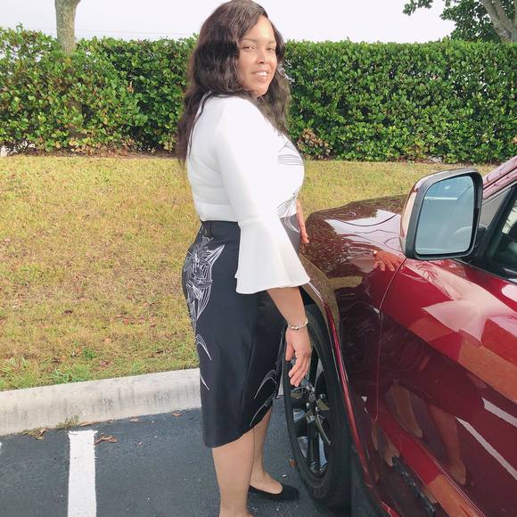 Profile Picture of Bruneldineangela Exilas (@darlimar) on Poshmark