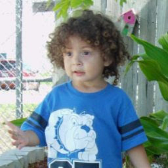 Profile Picture of Leonardo Canales (@leonardocanales) on Poshmark