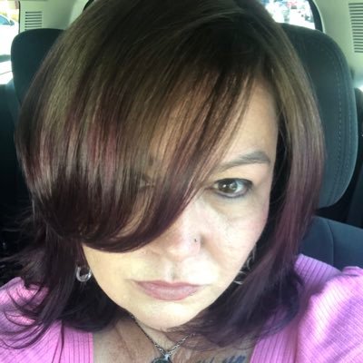 Profile Picture of Shari Wright (@SharC11) on Twitter