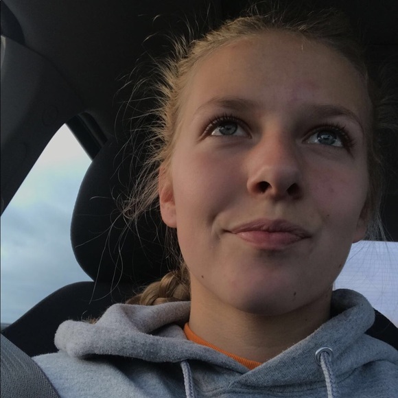 Profile Picture of Madison Roufs (@maddyrroufs) on Poshmark