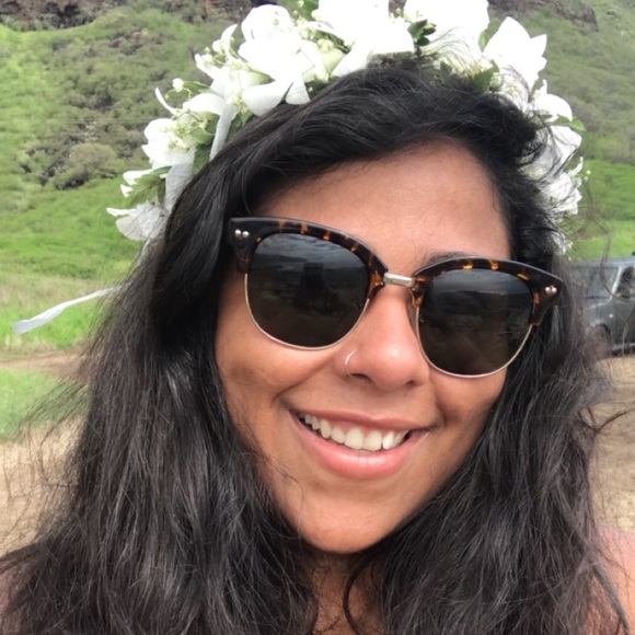 Profile Picture of Daniele Nascimento (@daninaascimento) on Poshmark